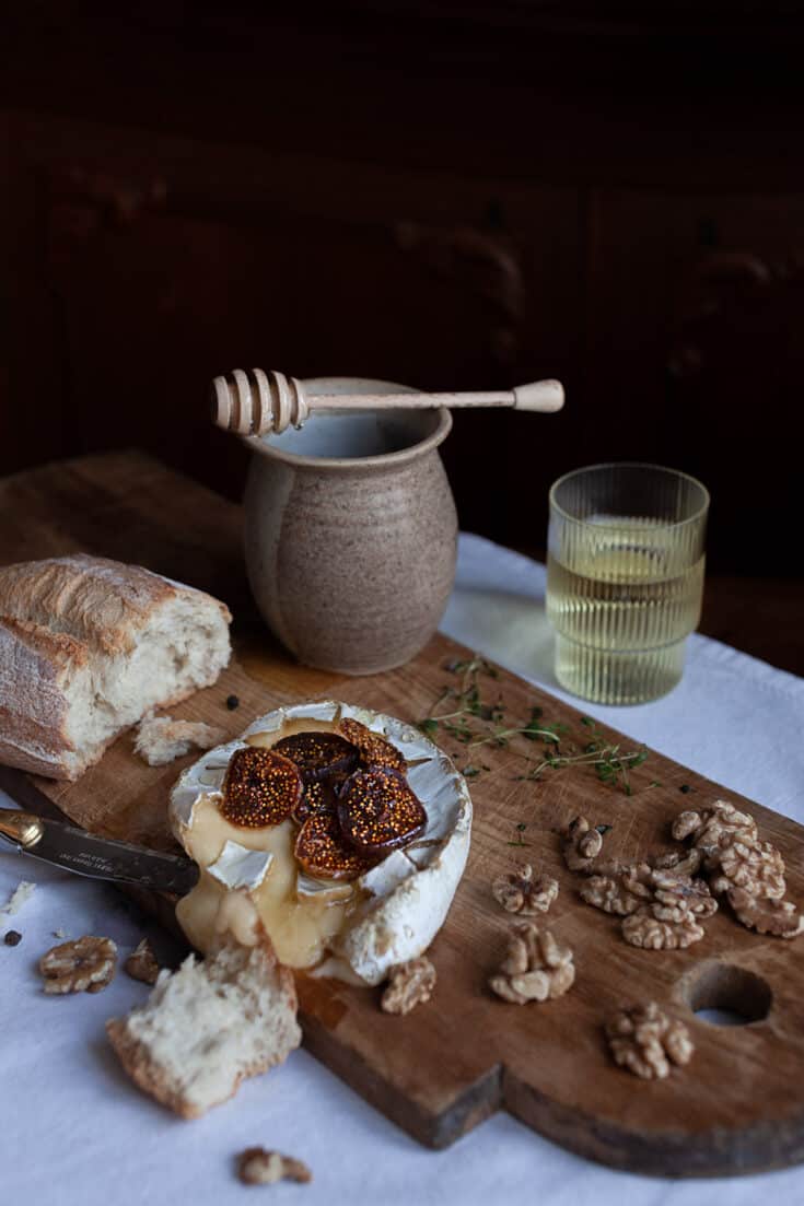 Baked camembert with caramelized onions, Honey, or Jam